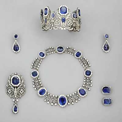 251020-Diademe-de-la-parure-de-la-reine-Marie-Amelie-et-de-la-Reine-Hortense-rs-02d8d9.jpg