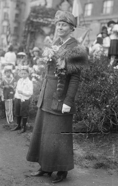 Anna_Vaughn_Hyatt_in_1921_(cropped).jpg
