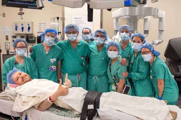 1920_transplantteamphotoinorendofsurgery.jpg
