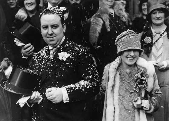 Hitchcock and Reville on their wedding day, Brompton Oratory, 2 December 1926.jpg