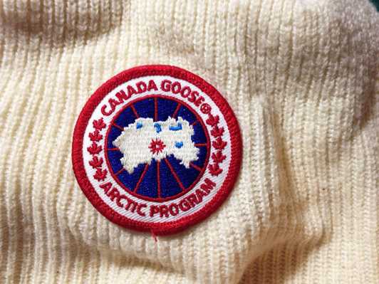 Canada_Goose_logo_label.jpg
