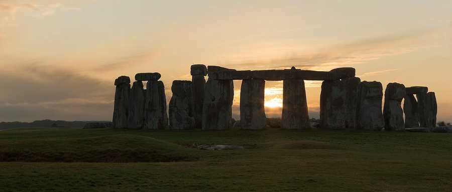 000stonehenge-approaching-winter-solstice.jpg