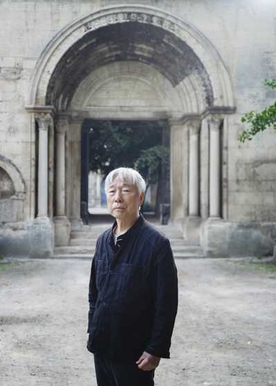 Lee-Ufan-portrait-1_Photo-by-Claire-Dorn-courtesy-Studio-Lee-Ufan.jpg