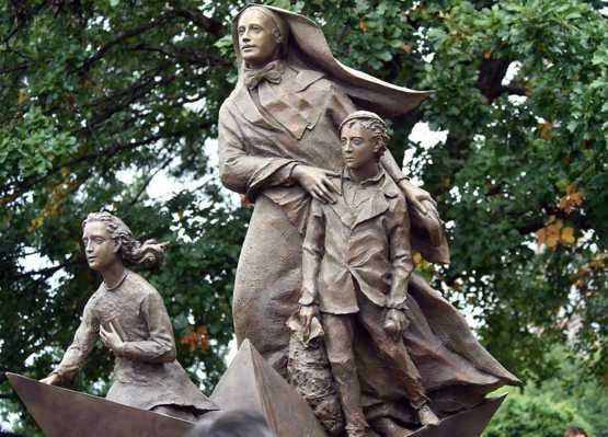 mother-cabrini-statue-nyc-battery-park-governor-cuomo-nyc4.jpg